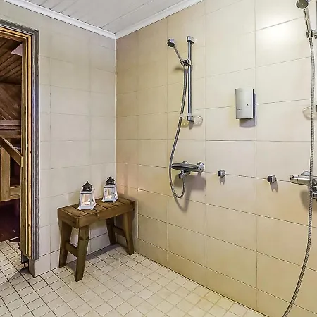 Dom wakacyjny Holiday Home Paeaetalo- Moekkilomat Ja Perhejuhlat By Interhome