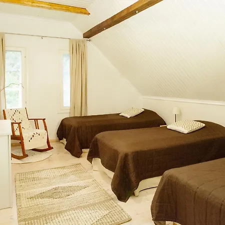 Dom wakacyjny Holiday Home Paeaetalo- Moekkilomat Ja Perhejuhlat By Interhome *