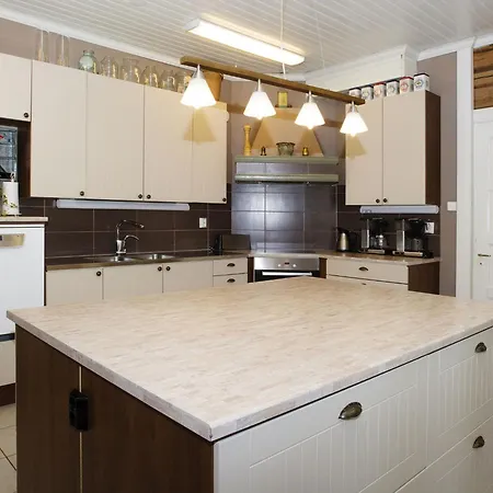 Holiday Home Paeaetalo- Moekkilomat Ja Perhejuhlat By Interhome